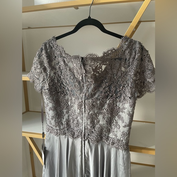 La Femme Embroidered Lace & Chiffon A-Line Gown in Platinum, Size 10 - Picture 6 of 7